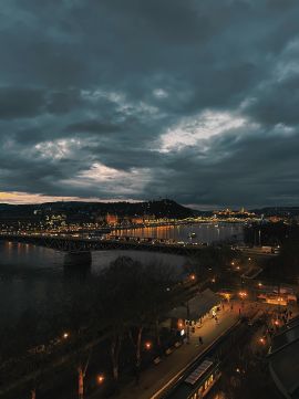 Eladó Lakás 1093 Budapest 9. kerület Dunára néző panorámával 3 szoba + nappalis, napfényes lakás