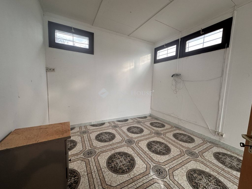 7090 Tamási , központhoz közeli, 61 négyzetméteres családiház, garázzsal eladó — 1/8
