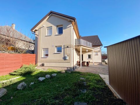 Eladó Ház 9700 Szombathely , Kámoni városrészen családi ház, két külön bejáratú lakrésszel