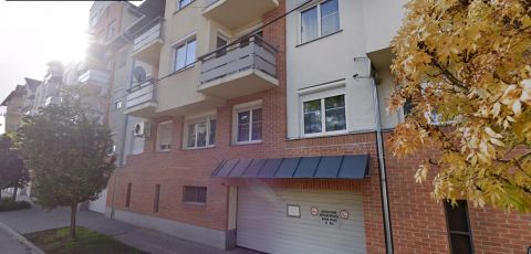Kiadó Parkoló 6000 Kecskemét , BELVÁROSBAN kiadó teremgarázshely a Forrás lakóparkban!