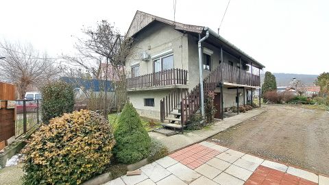 Eladó Ház 2235 Mende , Bővíthető családi ház, nagy kerttel, Mende csendes utcájában