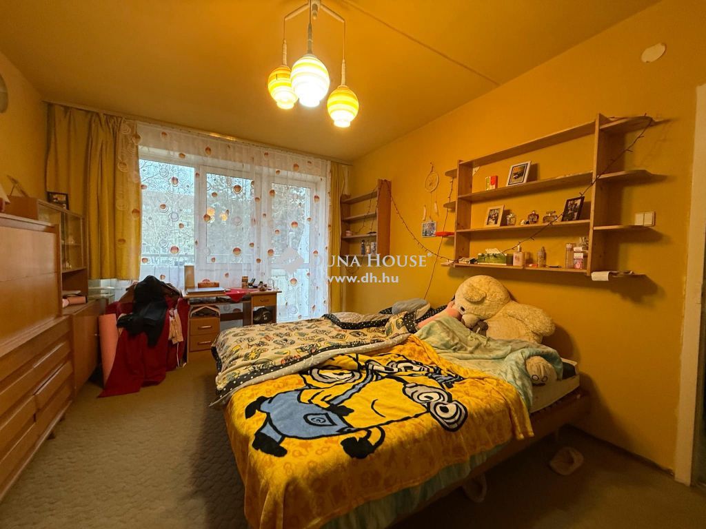 9024 Győr , Arany János iskola közelében — 1/11