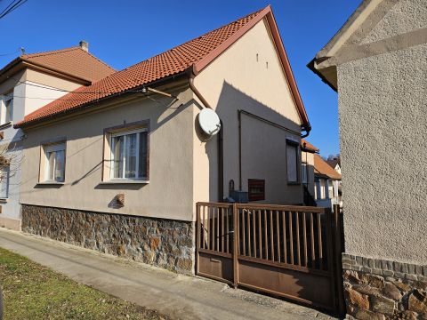 Eladó Ház 7727 Palotabozsok , Palotabozsokon 15 km-re Mohácstól, 3km-re az autópályától