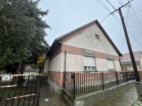Eladó Ház 5052 Újszász 