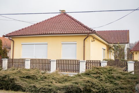 Eladó Ház 2118 Dány Dány központ