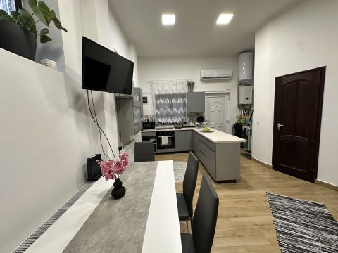 Eladó Lakás 1106 Budapest 10. kerület , Belső kétszintes, teljesen felújított, 3 szobás lakás eladó!