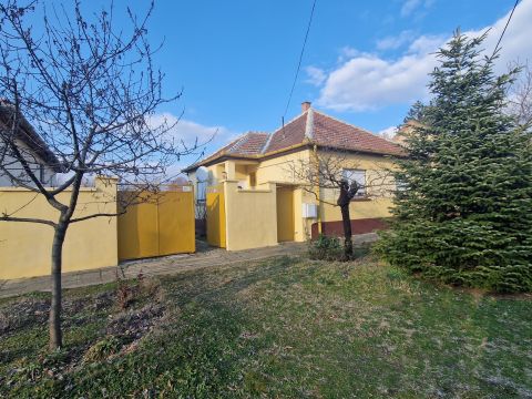 Eladó Ház 6435 Kunbaja Központban