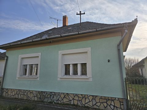 Eladó Ház 8973 Csesztreg 83 nm-es tégla ház + 1253 nm-es építési telek 