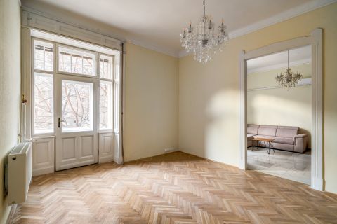 Eladó Lakás 1146 Budapest 14. kerület , Abonyira utcára néző nappali + 1,5 szobás, erkélyes