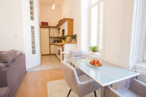 Kiadó Lakás 1066 Budapest 6. kerület 