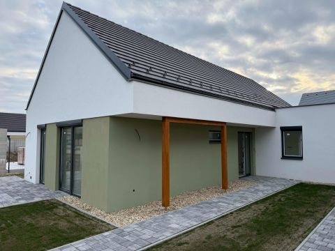 Eladó Ház 9200 Mosonmagyaróvár Attila utca közelében