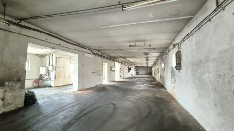 Kiadó Ipari 6000 Kecskemét , Kiadó 700nm ipari épület 