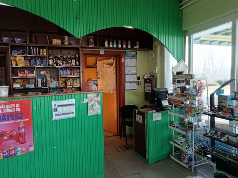 Eladó Üzlethelyiség 2769 Tápiószőlős 