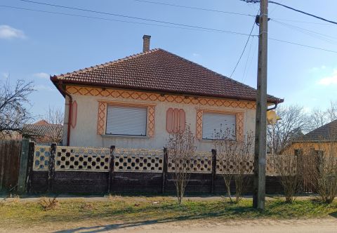 Eladó Ház 2251 Tápiószecső , Tápiószecső központhoz közeli