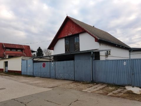 Eladó Ház 2131 Göd , Göd központi részén autószerelő műhely, telephely, ház