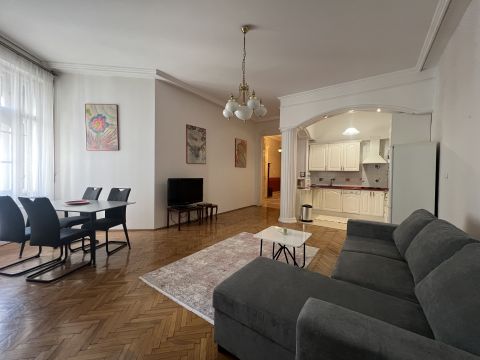 Kiadó Lakás 1055 Budapest 5. kerület 