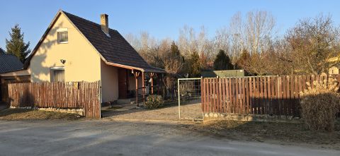 Eladó Ház 8000 Székesfehérvár , zártkerti részen