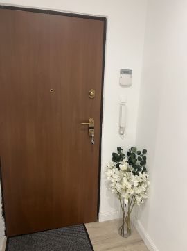 Eladó Iroda 1037 Budapest 3. kerület Vörösvári út közelében