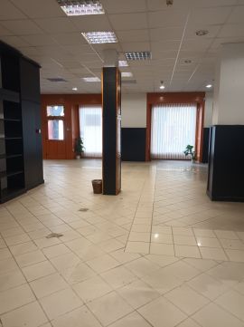 Kiadó Üzlethelyiség 7100 Szekszárd 