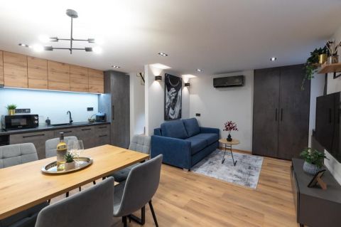 Eladó Lakás 1067 Budapest 6. kerület , Nyugatinál felújított, berendezett lakás