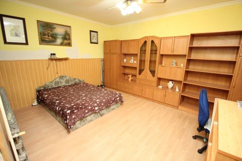 Eladó Ház 6000 Kecskemét Jó állapotú 2 szobás családi ház, szerelőaknás garázzsal!