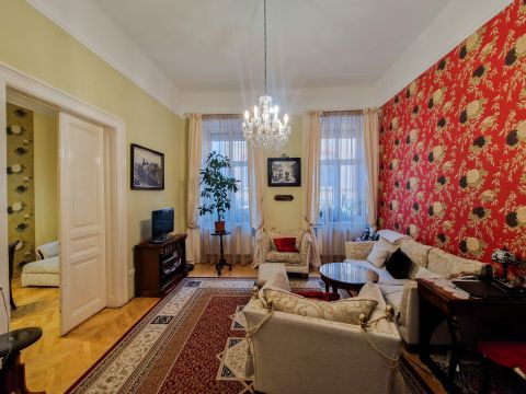 Eladó Lakás 1074 Budapest 7. kerület , 4 percre a népszerű New York Café-tól, 3 szobás lakás eladó!