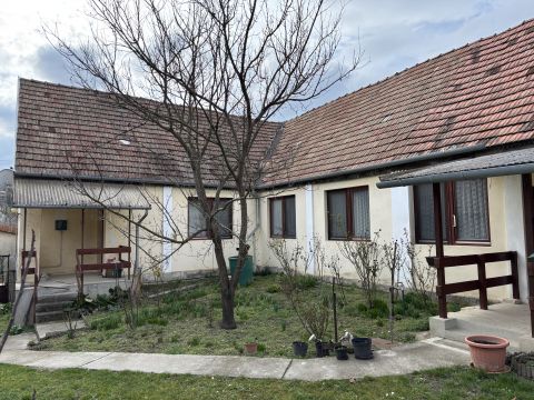 Eladó Ház 2091 Etyek , Etyeki Patak közelében