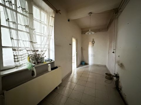 Eladó Lakás 7090 Tamási Felújítandó lakás egyedi lehetőségekkel!