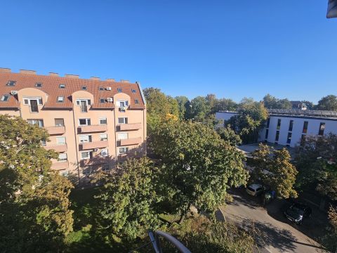 Eladó Lakás 7622 Pécs Eladó újszerű konyha-nappali+3 hálós lakás a Jókai sulinál!