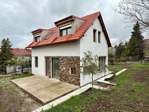 Eladó Ház 8237 Tihany , Gödrös csendes utcájában