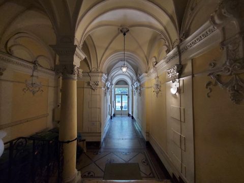 Eladó Lakás 1073 Budapest 7. kerület , belső udvaros, galériás felújított ingatlan