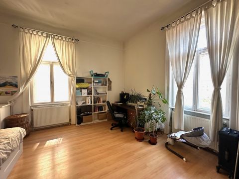 Eladó Lakás 1084 Budapest 8. kerület Óbudai Egyetemnél 97 nm-es, 3.emeleti 3 szobás lakás
