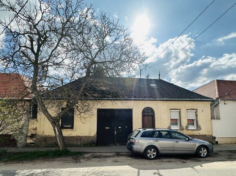 Eladó Ház 2519 Piliscsév 