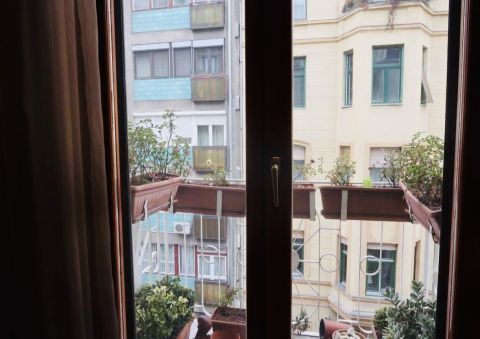 Kiadó Lakás 1136 Budapest 13. kerület Praktikus, állatbarát,berendezett lakás a Westendnél!