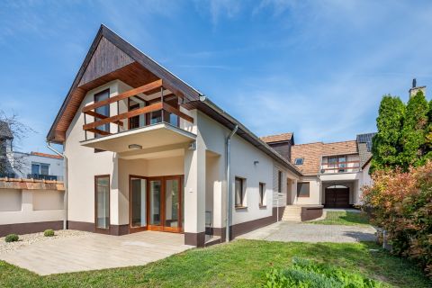 Kiadó Ház 8000 Székesfehérvár , Belvárosban kiadó ház