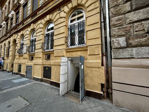 Kiadó Üzlethelyiség 1073 Budapest 7. kerület 