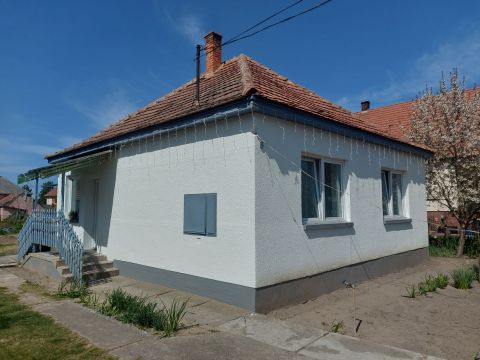 Eladó Ház 6070 Izsák 