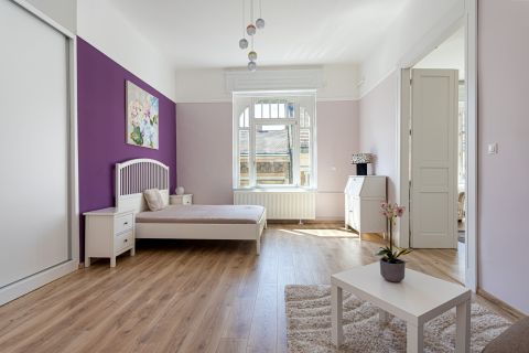 Kiadó Lakás 1056 Budapest 5. kerület Belvárosi duplakomfortos, 2 hálószobás, bútorozott lakás