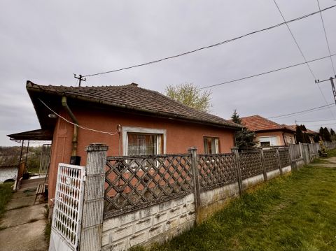 Eladó Ház 2118 Dány 2 szobás családi ház