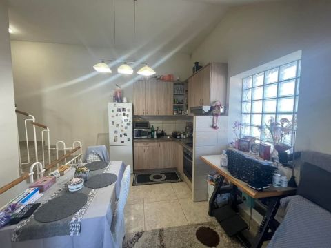 Eladó Lakás 4400 Nyíregyháza , Nyíregyháza abszolút belvárosában.