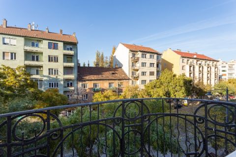 Eladó Lakás 1115 Budapest 11. kerület Felújított, bútorozott-gépesített lakás a Kosztolányinál. 3.
