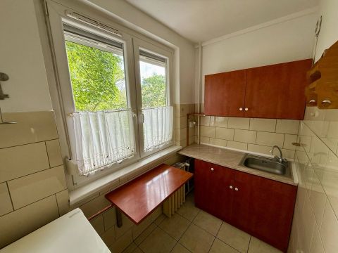 Eladó Lakás 6000 Kecskemét ELSŐ emeleti felújitott garzonlakás!