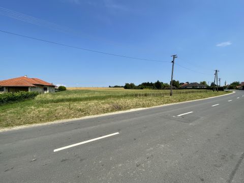 Eladó Telek 9783 Egyházasrádóc Beltrületi -4 ikerház építésére is alkalmas telkek-9373 m2