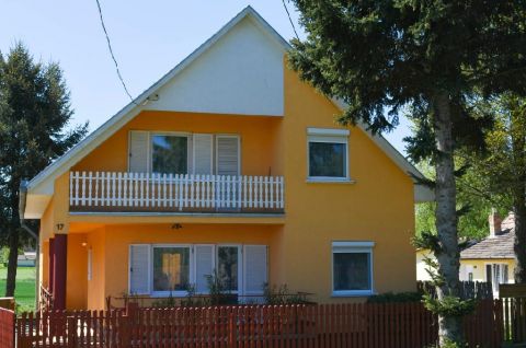 Eladó Ház 2174 Verseg , 2174 Verseg, Verseg Központ