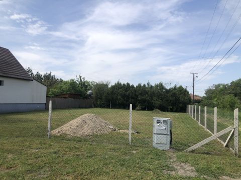 Eladó Telek 6067 Tiszaalpár , HOLT-TISZÁHOZ NAGYON KÖZEL ÉPÍTÉSI TELEK ELADÓ