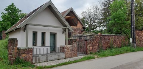Eladó Ház 8254 Kővágóörs Kővágóörs, Önkormányzat közelében.