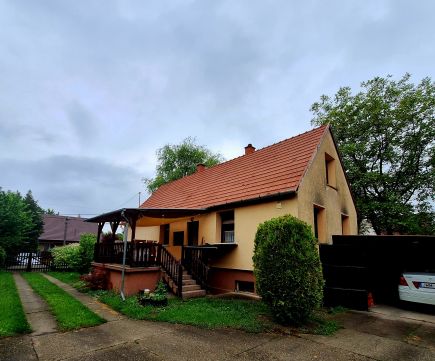 Eladó Ház 2072 Zsámbék , Az iskola közelében