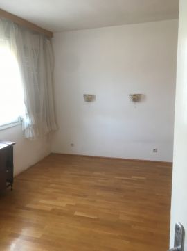 Eladó Lakás 1025 Budapest 2. kerület ,  Felújítandó,2 szobás,erkélyes lakás a Zöldlomb utcában!