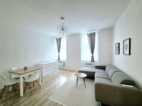Kiadó Lakás 1074 Budapest 7. kerület Almássy térnél FELÚJÍTOTT, 2 szobás, BÚTOROZOTT lakás kiadó