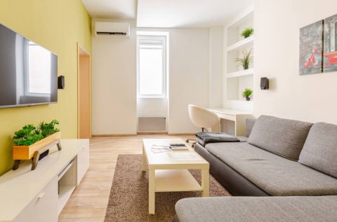 Eladó Lakás 1072 Budapest 7. kerület , Kazinczy Utcában 2 szobás AIRBNB-ként üzemelő lakás